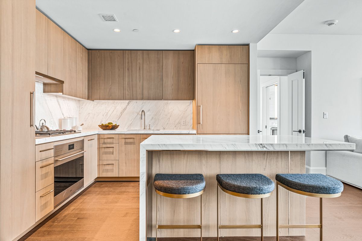 430 STUART STREET — Photo 5