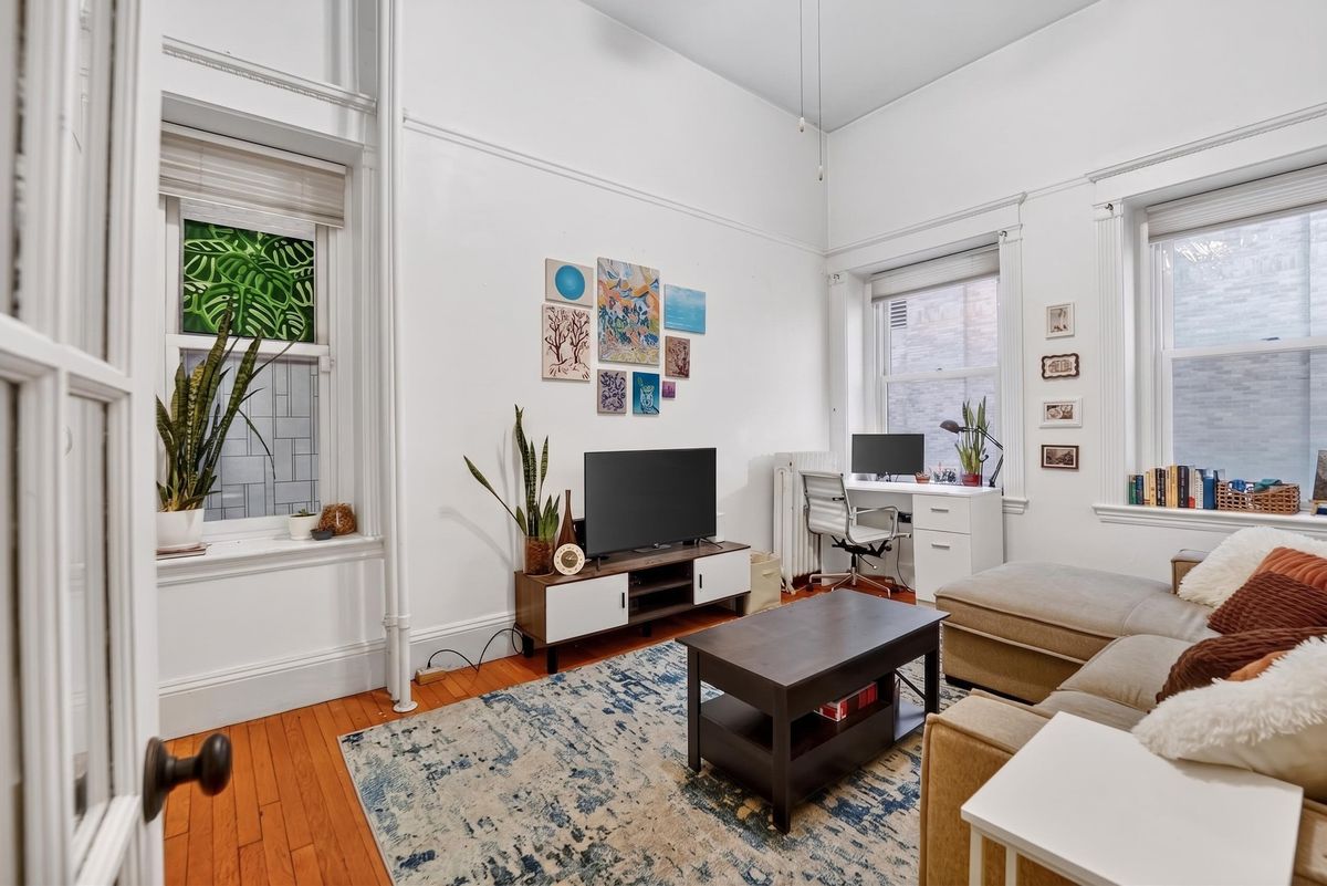 8 Garrison St — Photo 1